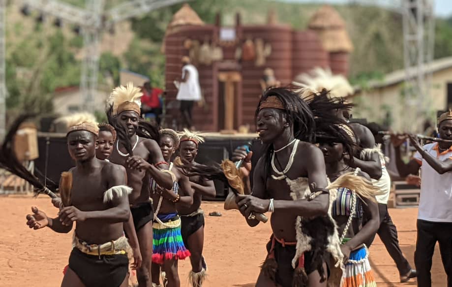 Atelier de médiation artistique au Bénin - Voyages Hybrides SCOOPS